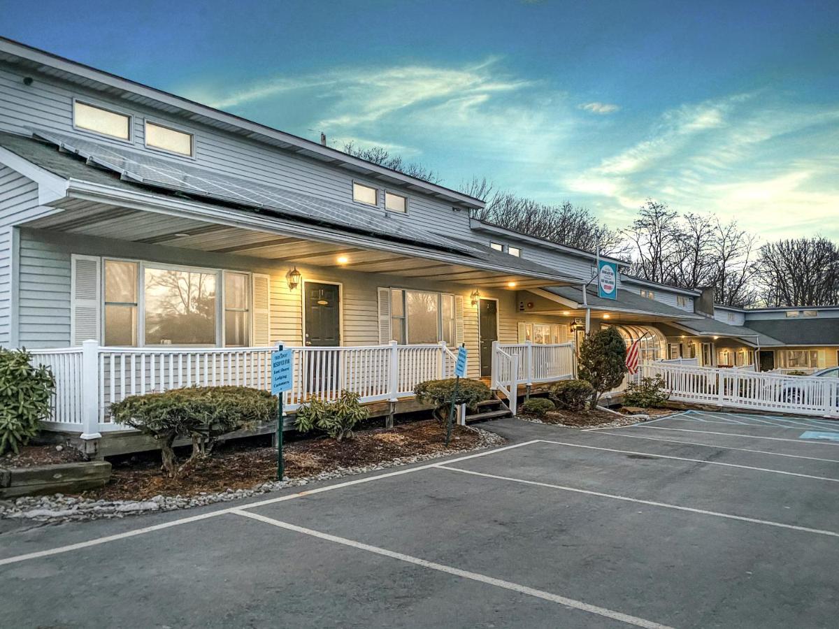 East Shore Lodging Hawley Экстерьер фото